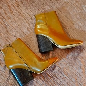 Tory Burch women's boot size 10
